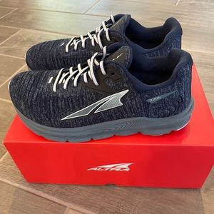 Altra Torin 5 Luxe, Size 7 (Women)